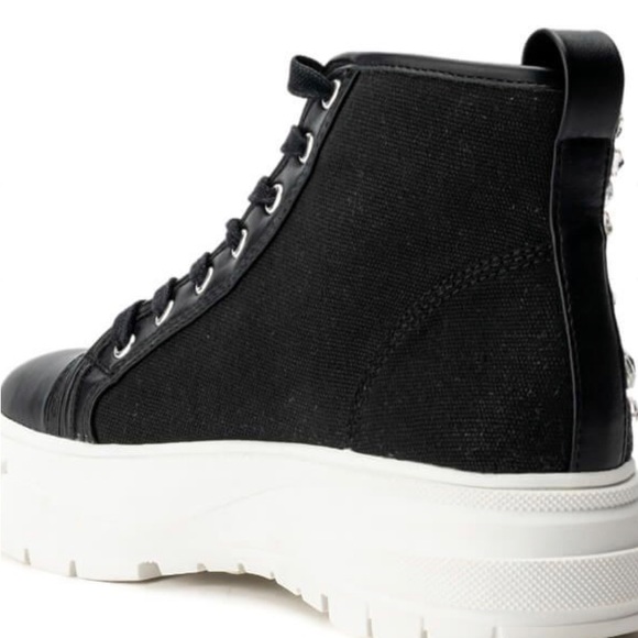 🖤✔️”Sale”NWT Absolutely gorgeous jeweled high top sneakers! Size 11 - Picture 3 of 4